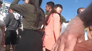 ठूली महिलालाई ठूलो कुकुर चाहिन्छ