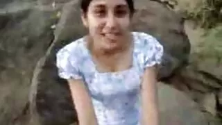 ब्रुनेटले गहिरो ब्लोजब दिन्छ