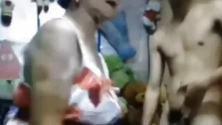नुहाउने ठाउँमा एउटा बस्टी कुतियालाई फक्यो