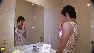 बेबी शुक्रकीटमा डुबेर