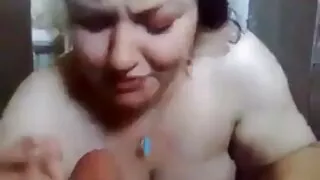 गोरो मिल्फलाई बाथरूममा गाह्रो हुन्छ