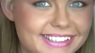 वक्र भएको तातो बेबले उसको मानिसलाई कडा सवारी गर्छ