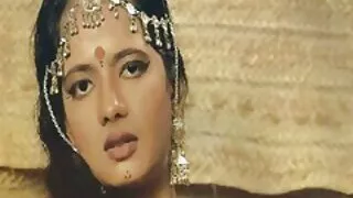 अग्लो हिल र मोजा लगाएको