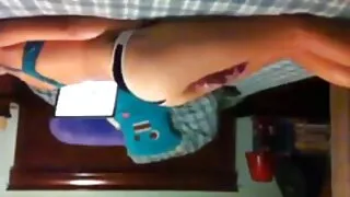 रेडहेड बेबले म कम नहुँदासम्म भांग चुस्छ