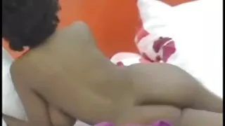उसले उसलाई नराम्रो चुदाउन आवश्यक छ