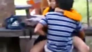 जवान केटीले भांग चुस्छे र उसको मुखमा बोरा हुन्छ