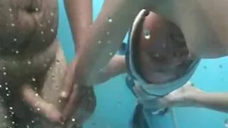 एमेच्योर केटी आफ्नो पुरुषको वाङ जोशका साथ चुस्छिन्