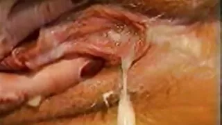 MILF यौन खेलौना संग आफैं fucks र डिक चुस्छ