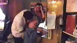 प्यारा गोरो परी देखाउँदै