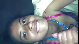 एक्लो किशोर मह फैलाउँदै